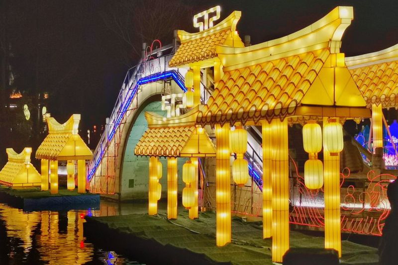 南京白鹭洲公园灯会很美，以梦回六朝为主题灯展，精致漂亮。